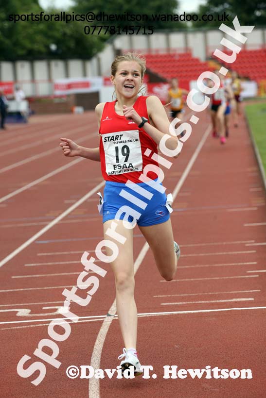 Junior girls 800 metres, 2015 English Schools Track and Field Champs., Gateshead Stadium. Photo: David T. Hewitson/Sports for All Pics